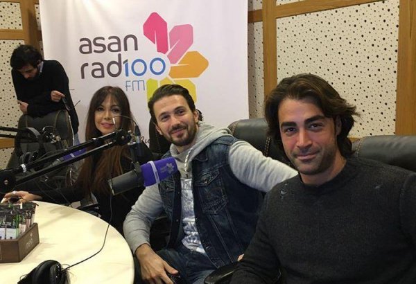 Турецкие звезды Мерал Конрат, Сарп Левендоглу и Эмре Кызылырмак  в Баку (ФОТО)