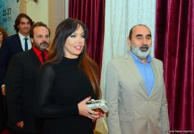 Мерал Конрат и Эмре Кызылырмак совершили прогулку по Сумгайыту (ФОТО)