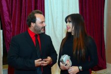 Мерал Конрат и Эмре Кызылырмак совершили прогулку по Сумгайыту (ФОТО)