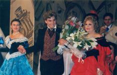 Народные артисты Сафа Мирзагасанов и Евгения Невмержицкая признались в любви к родному театру (ФОТО)