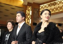 Ажиотаж и восторг: Озджан Дениз и Нургюль Ешилчай презентовали в Баку новый фильм (ФОТО)