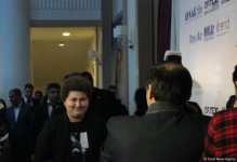 Ажиотаж и восторг: Озджан Дениз и Нургюль Ешилчай презентовали в Баку новый фильм (ФОТО)