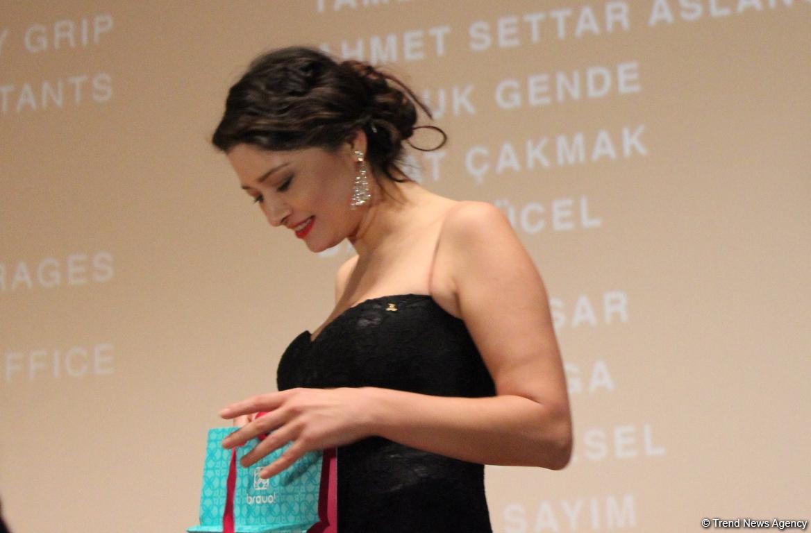 Ажиотаж и восторг: Озджан Дениз и Нургюль Ешилчай презентовали в Баку новый фильм (ФОТО)