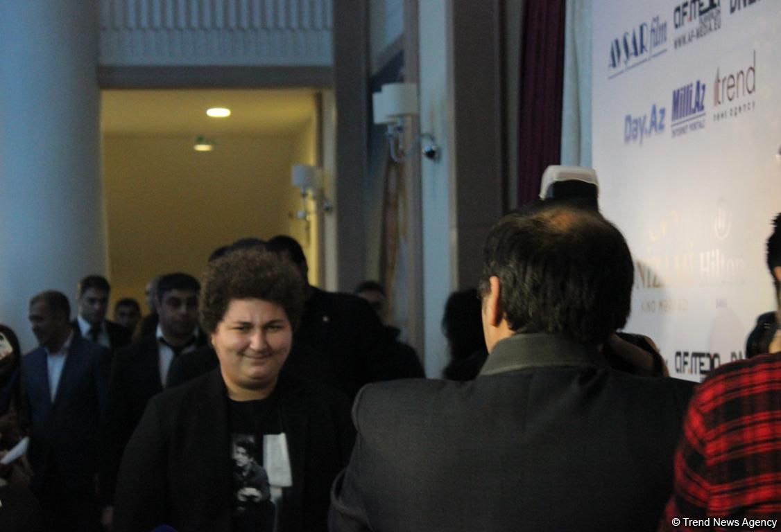 Ажиотаж и восторг: Озджан Дениз и Нургюль Ешилчай презентовали в Баку новый фильм (ФОТО)