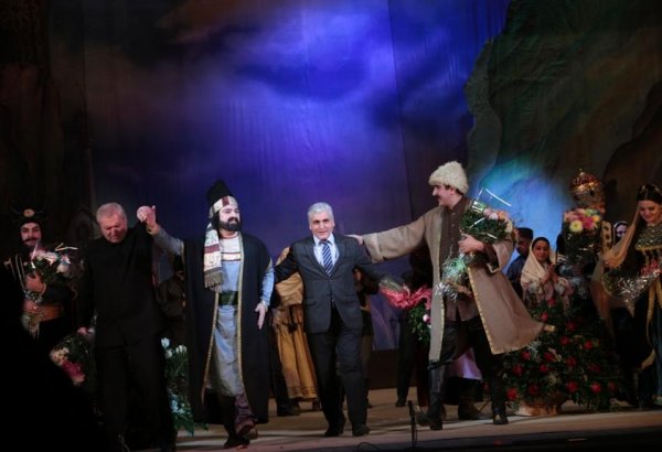 Триумф Рамиля Гасымова в опере "Вагиф": новая красочная постановка, овации зрителей (ФОТО)