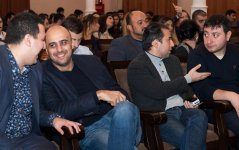 Лестница юмора Самандара Рзаева: "Мама не дала мне погреться в лучах славы" (ФОТО)