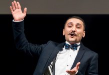 Лестница юмора Самандара Рзаева: "Мама не дала мне погреться в лучах славы" (ФОТО)