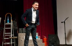 Лестница юмора Самандара Рзаева: "Мама не дала мне погреться в лучах славы" (ФОТО)