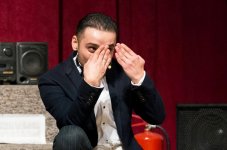 Лестница юмора Самандара Рзаева: "Мама не дала мне погреться в лучах славы" (ФОТО)