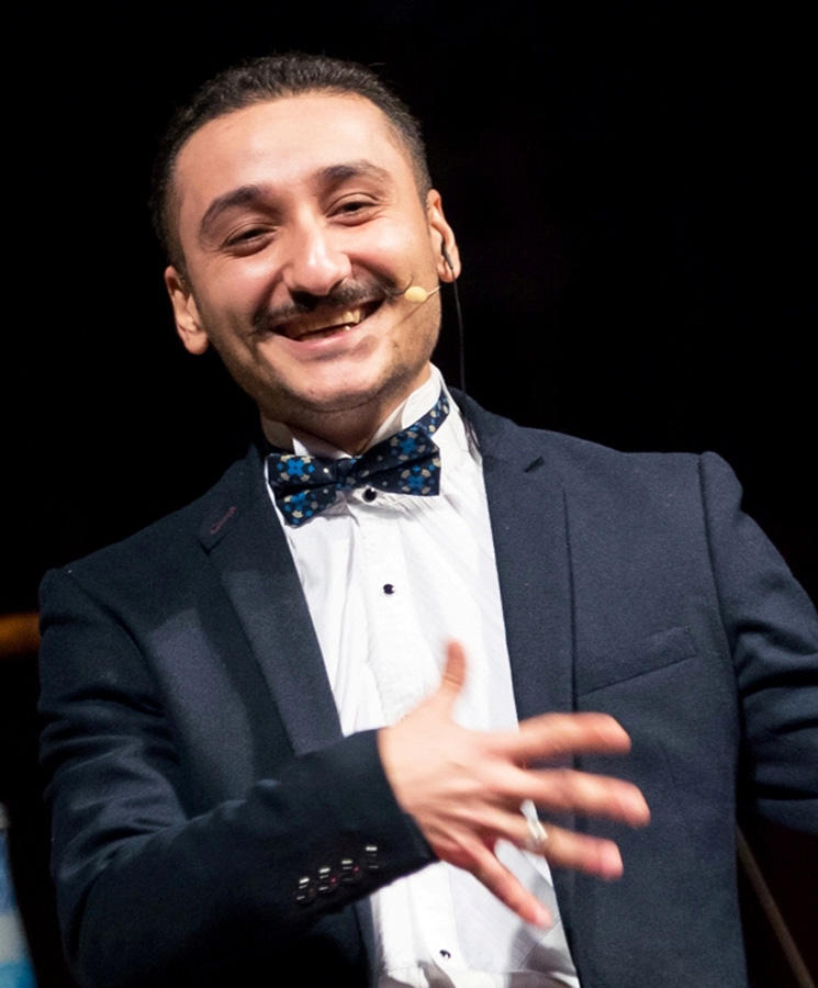 Лестница юмора Самандара Рзаева: "Мама не дала мне погреться в лучах славы" (ФОТО)