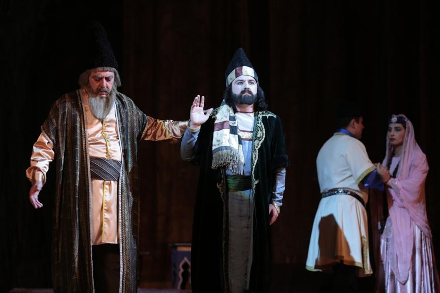 Триумф Рамиля Гасымова в опере "Вагиф": новая красочная постановка, овации зрителей (ФОТО)