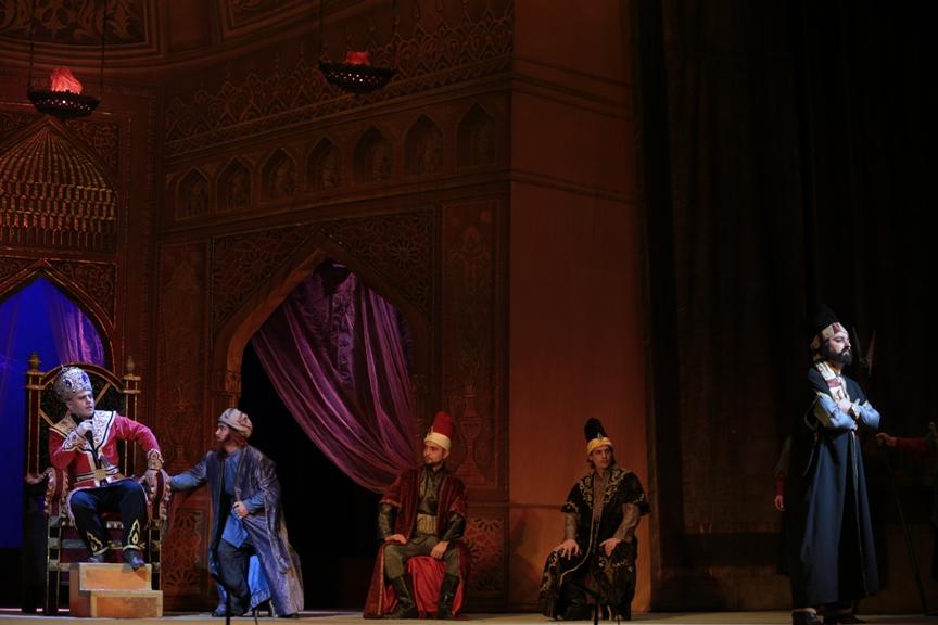 Триумф Рамиля Гасымова в опере "Вагиф": новая красочная постановка, овации зрителей (ФОТО)