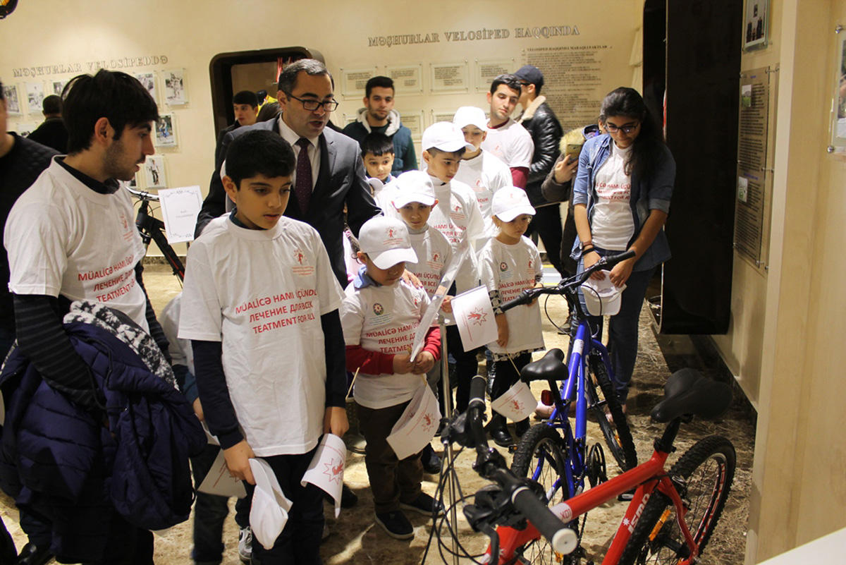 Дети, больные гемофилией, посетили Республиканский велотрек в Баку (ФОТО)