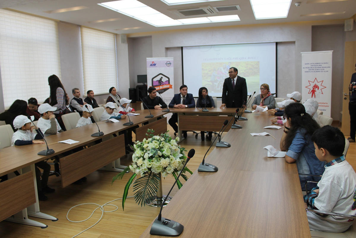 Дети, больные гемофилией, посетили Республиканский велотрек в Баку (ФОТО)