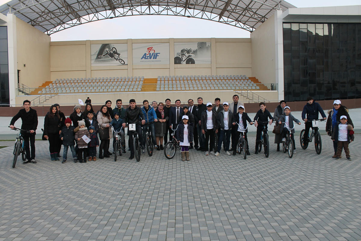 Дети, больные гемофилией, посетили Республиканский велотрек в Баку (ФОТО)
