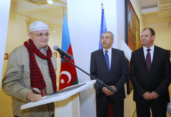 "Nostalgia, pluralia tantum": в Баку открылась выставка известного молдавского художника (ФОТО)