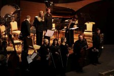 Необычный концерт в Баку: музыканты на сцене и в зале (ФОТО)