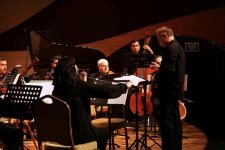 Необычный концерт в Баку: музыканты на сцене и в зале (ФОТО)