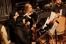 Необычный концерт в Баку: музыканты на сцене и в зале (ФОТО)