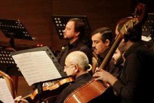 Необычный концерт в Баку: музыканты на сцене и в зале (ФОТО)