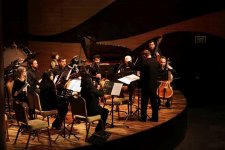 Необычный концерт в Баку: музыканты на сцене и в зале (ФОТО)