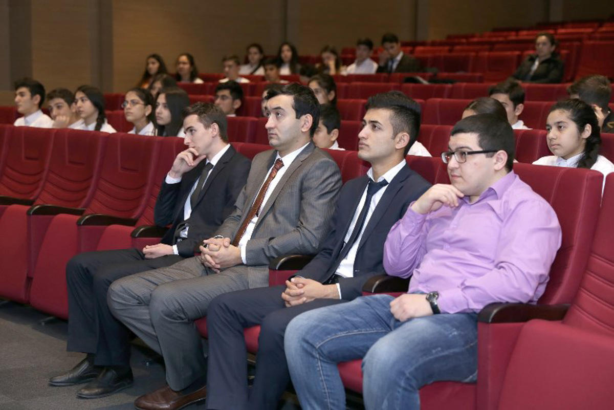 Самые умные школьники Баку (ФОТО)