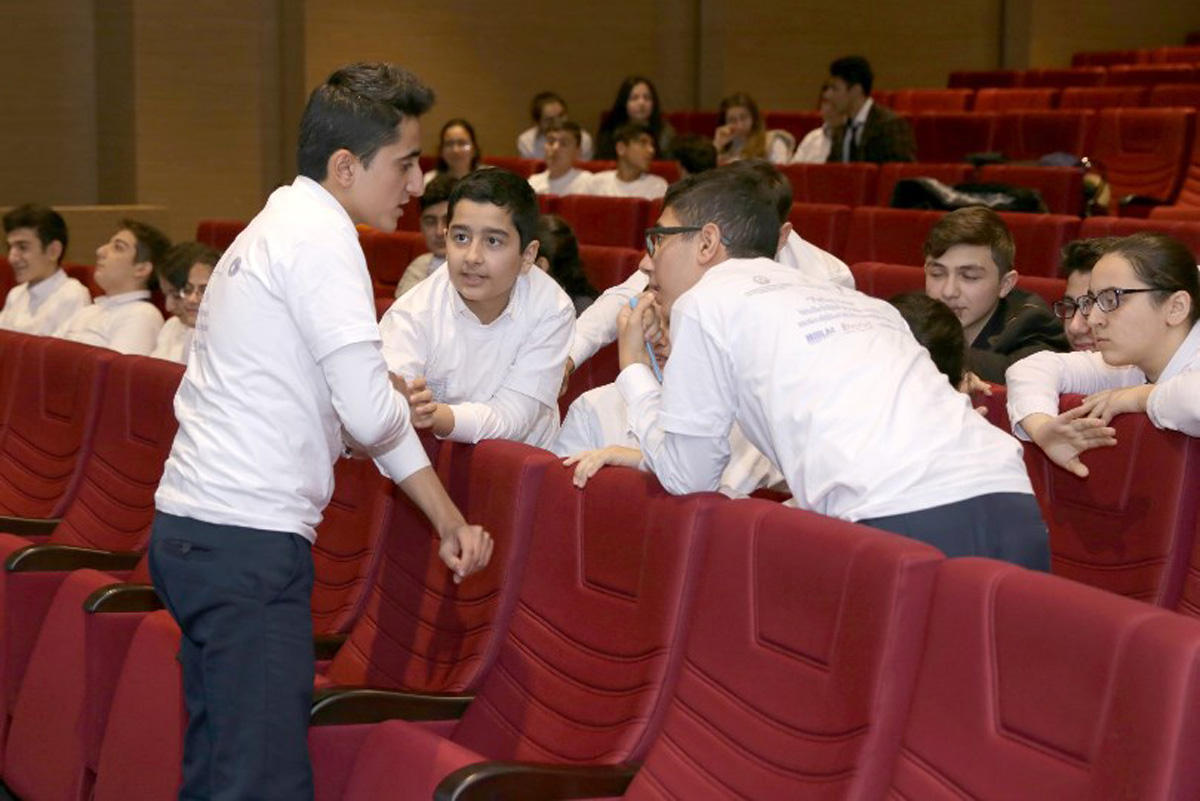 Самые умные школьники Баку (ФОТО)