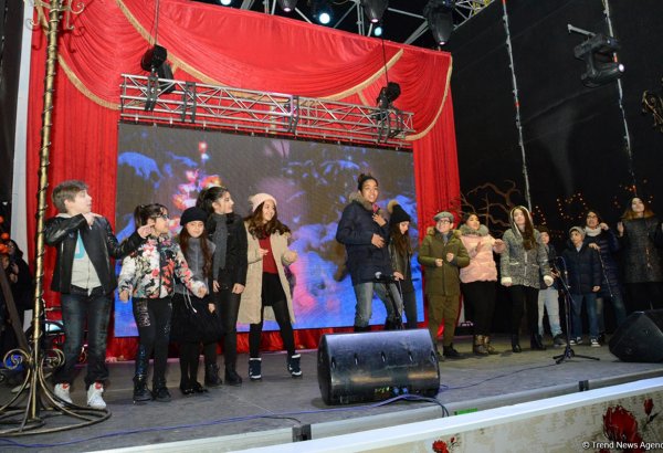 В Баку открылась благотворительная ярмарка "Холодные руки - горячее сердце" (ФОТО)