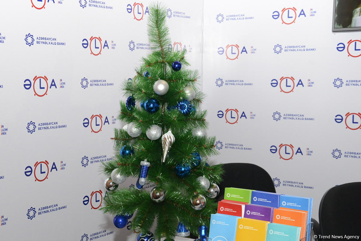 В Баку открылась благотворительная ярмарка "Холодные руки - горячее сердце" (ФОТО)