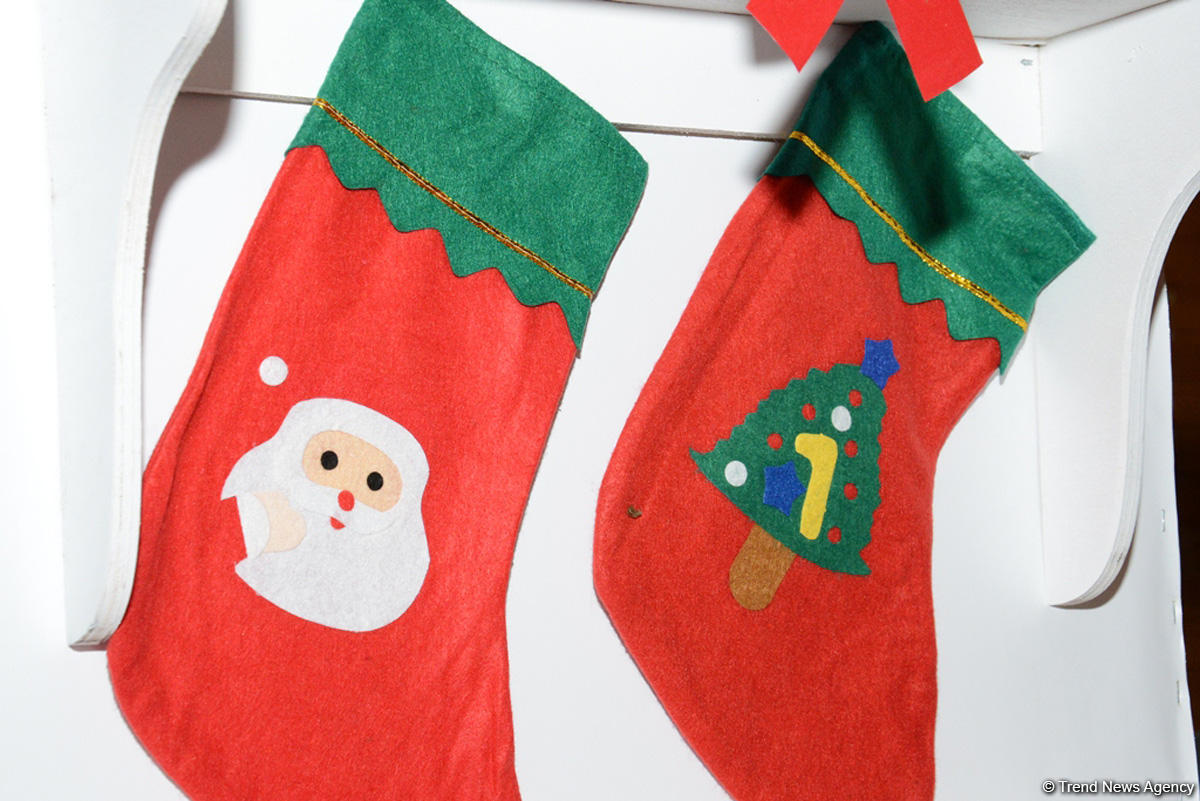 В Баку открылась благотворительная ярмарка "Холодные руки - горячее сердце" (ФОТО)