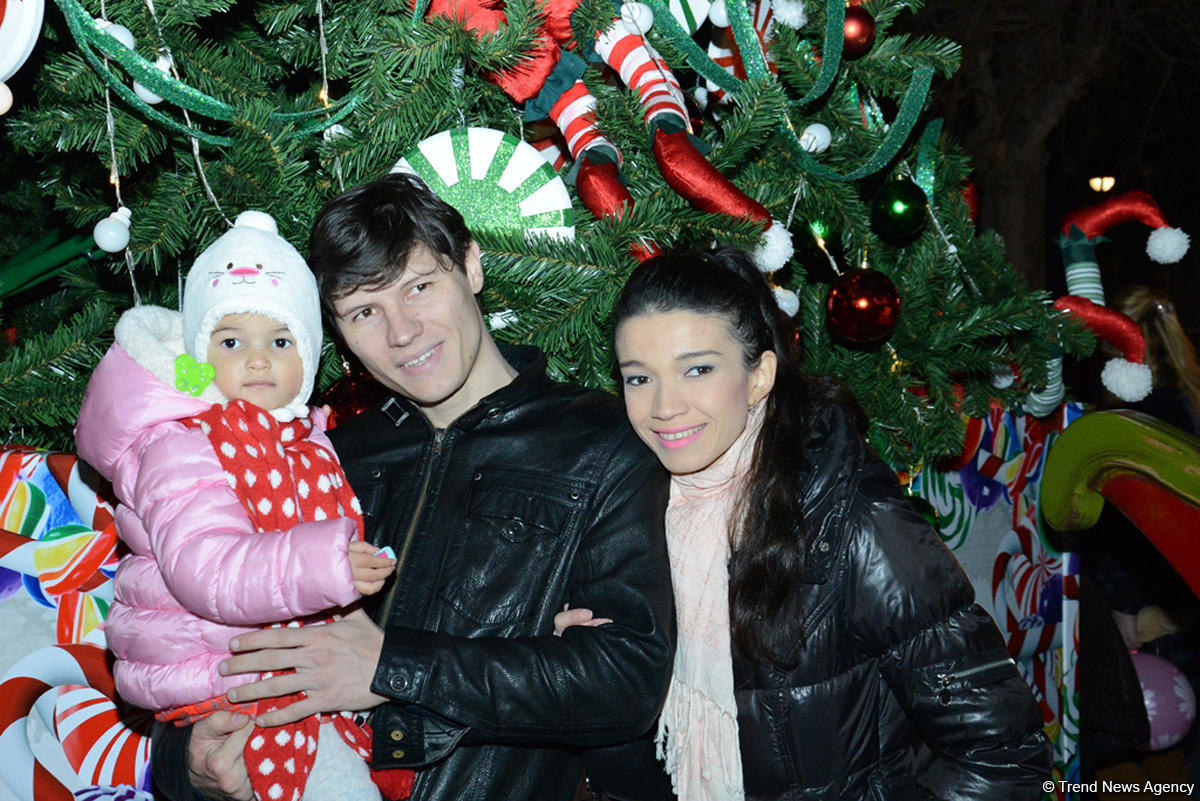 В Баку открылась благотворительная ярмарка "Холодные руки - горячее сердце" (ФОТО)