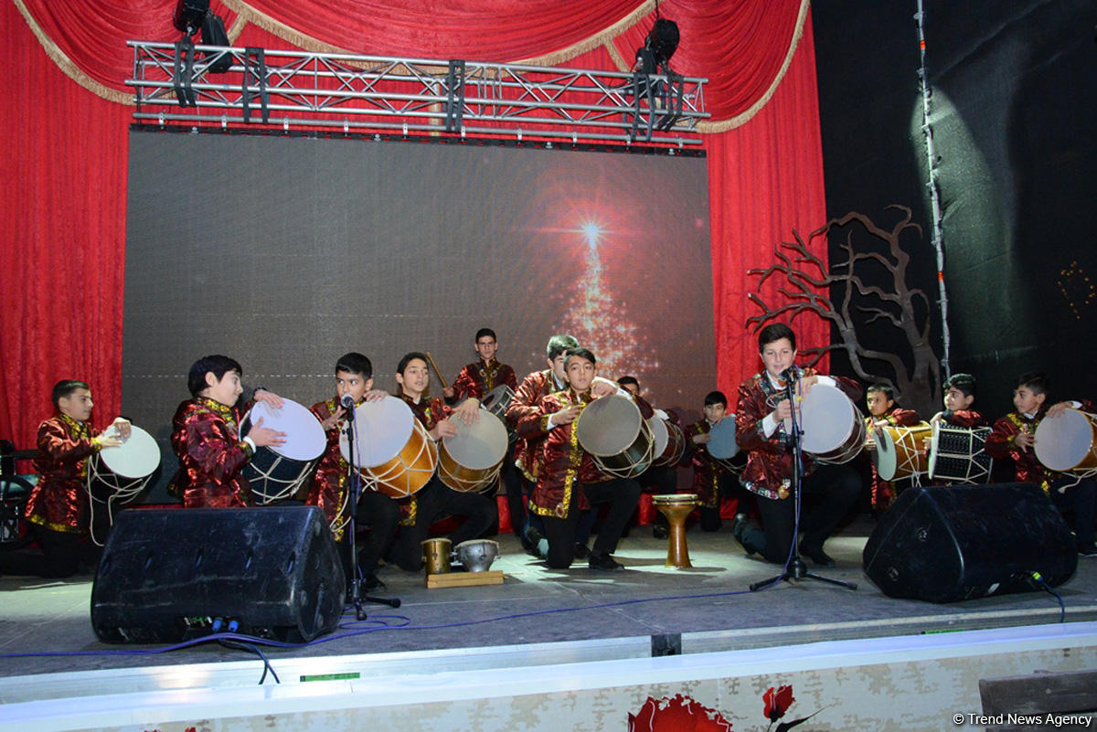 В Баку открылась благотворительная ярмарка "Холодные руки - горячее сердце" (ФОТО)