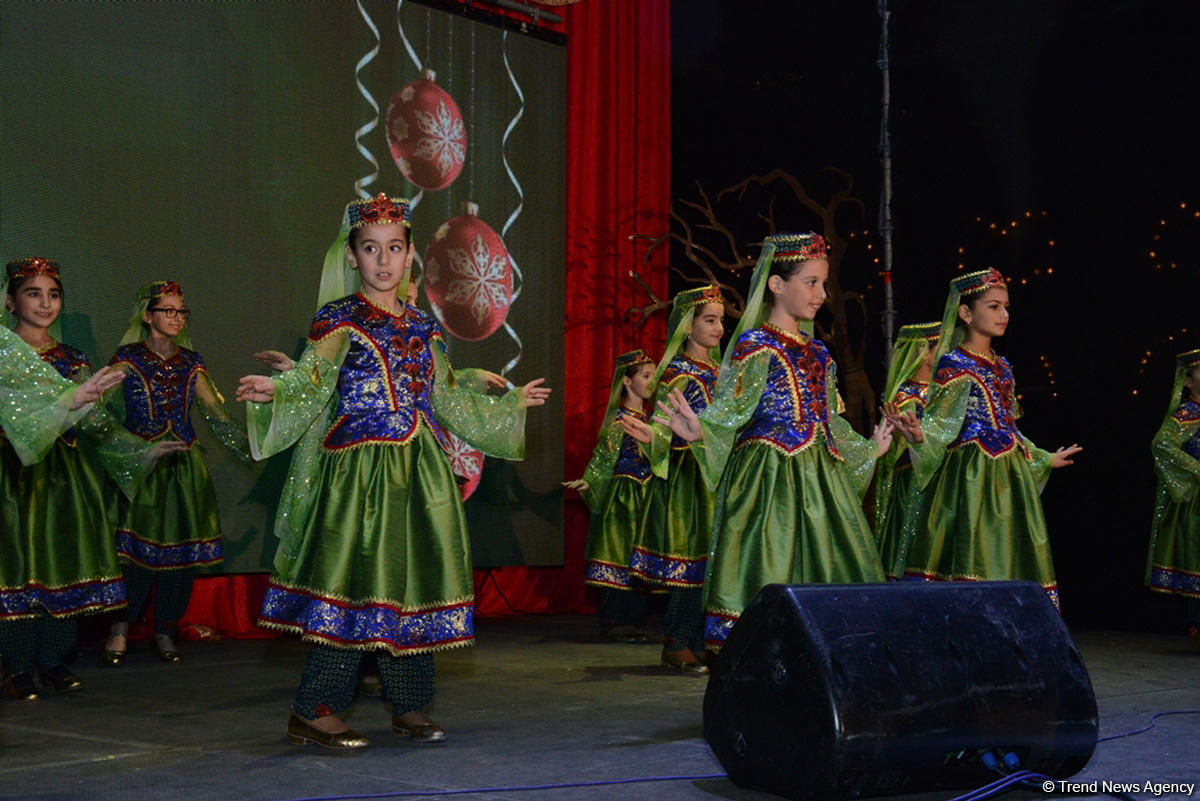 В Баку открылась благотворительная ярмарка "Холодные руки - горячее сердце" (ФОТО)