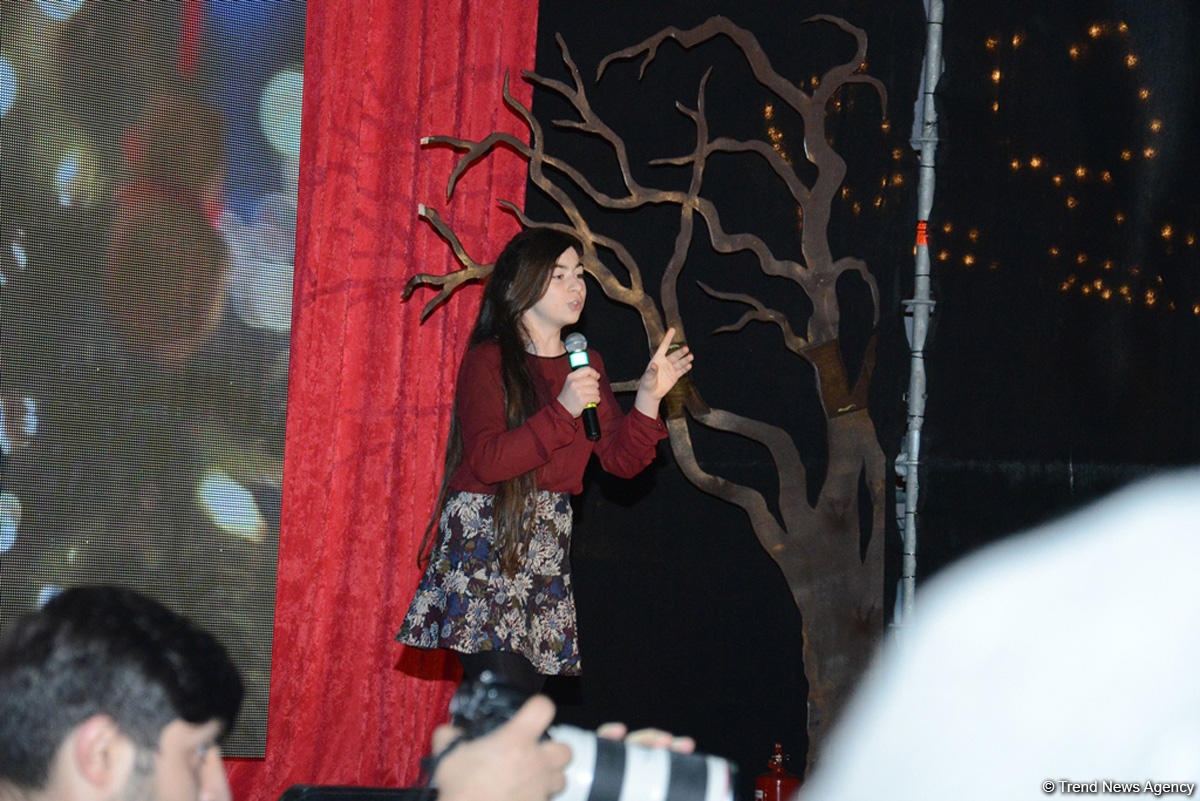 В Баку открылась благотворительная ярмарка "Холодные руки - горячее сердце" (ФОТО)