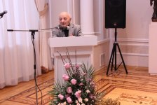 Чингизу Фарзалиеву вручена медаль почетного профессора биографического центра в Кембридже (ФОТО)