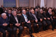 Чингизу Фарзалиеву вручена медаль почетного профессора биографического центра в Кембридже (ФОТО)