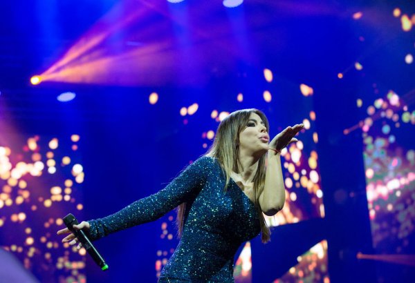 Шоу-перевоплощение Ани Лорак в Баку (ВИДЕО)