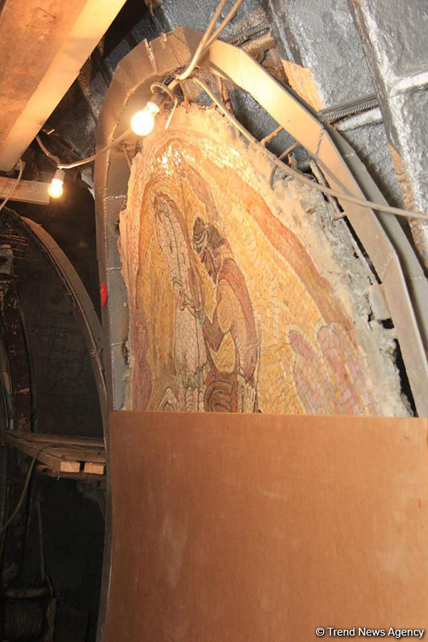 Продолжаются ремонтно-восстановительные работы на одной из станций Бакинского метро  (ФОТО)