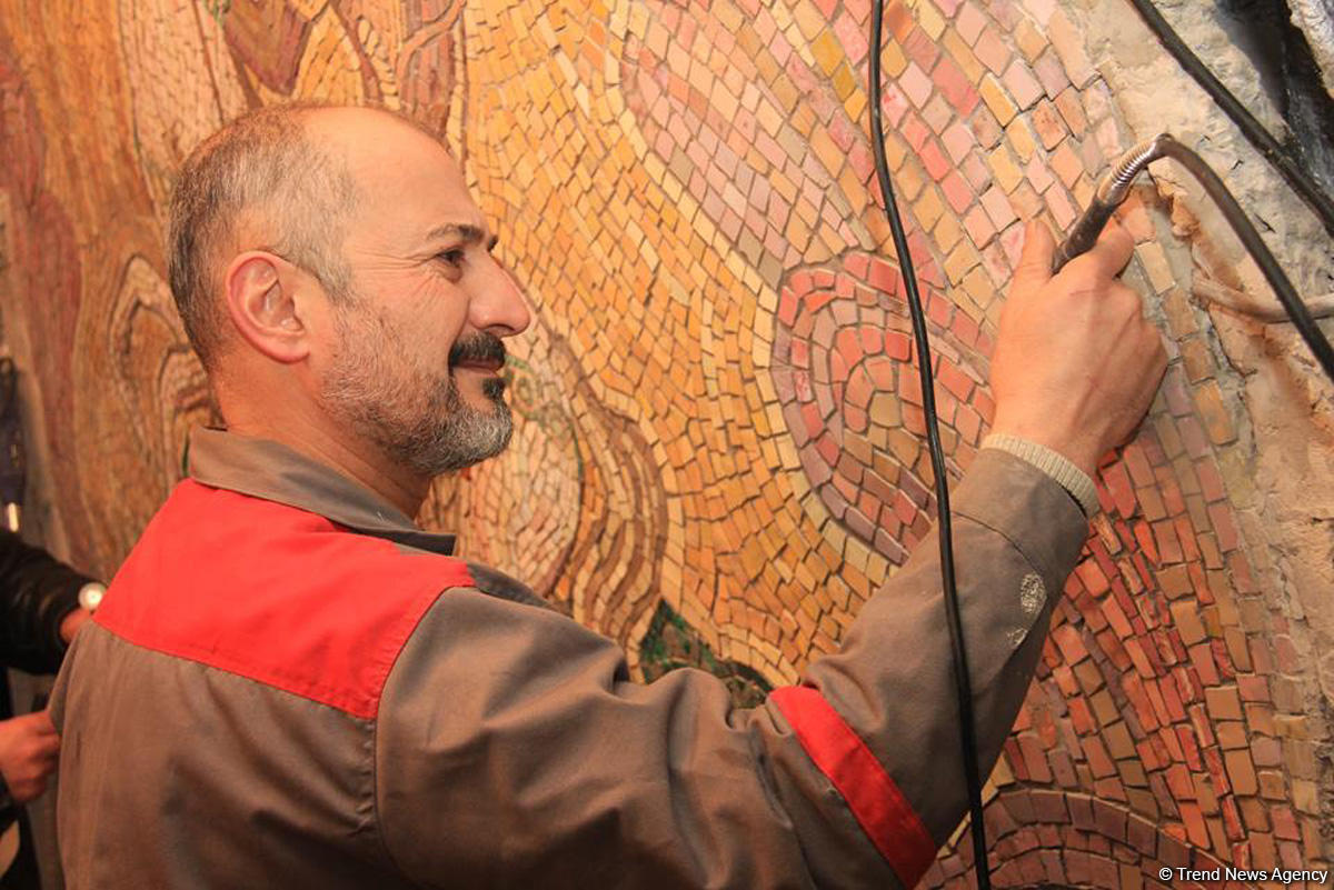 Продолжаются ремонтно-восстановительные работы на одной из станций Бакинского метро  (ФОТО)