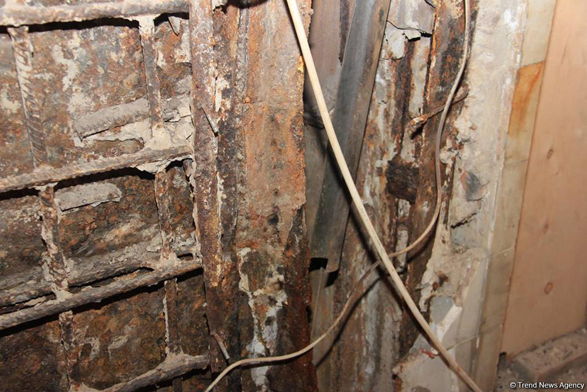 Продолжаются ремонтно-восстановительные работы на одной из станций Бакинского метро  (ФОТО)