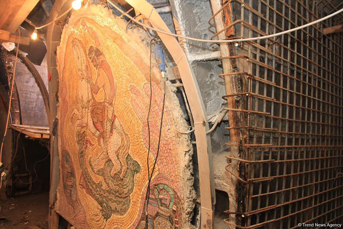 Продолжаются ремонтно-восстановительные работы на одной из станций Бакинского метро  (ФОТО)