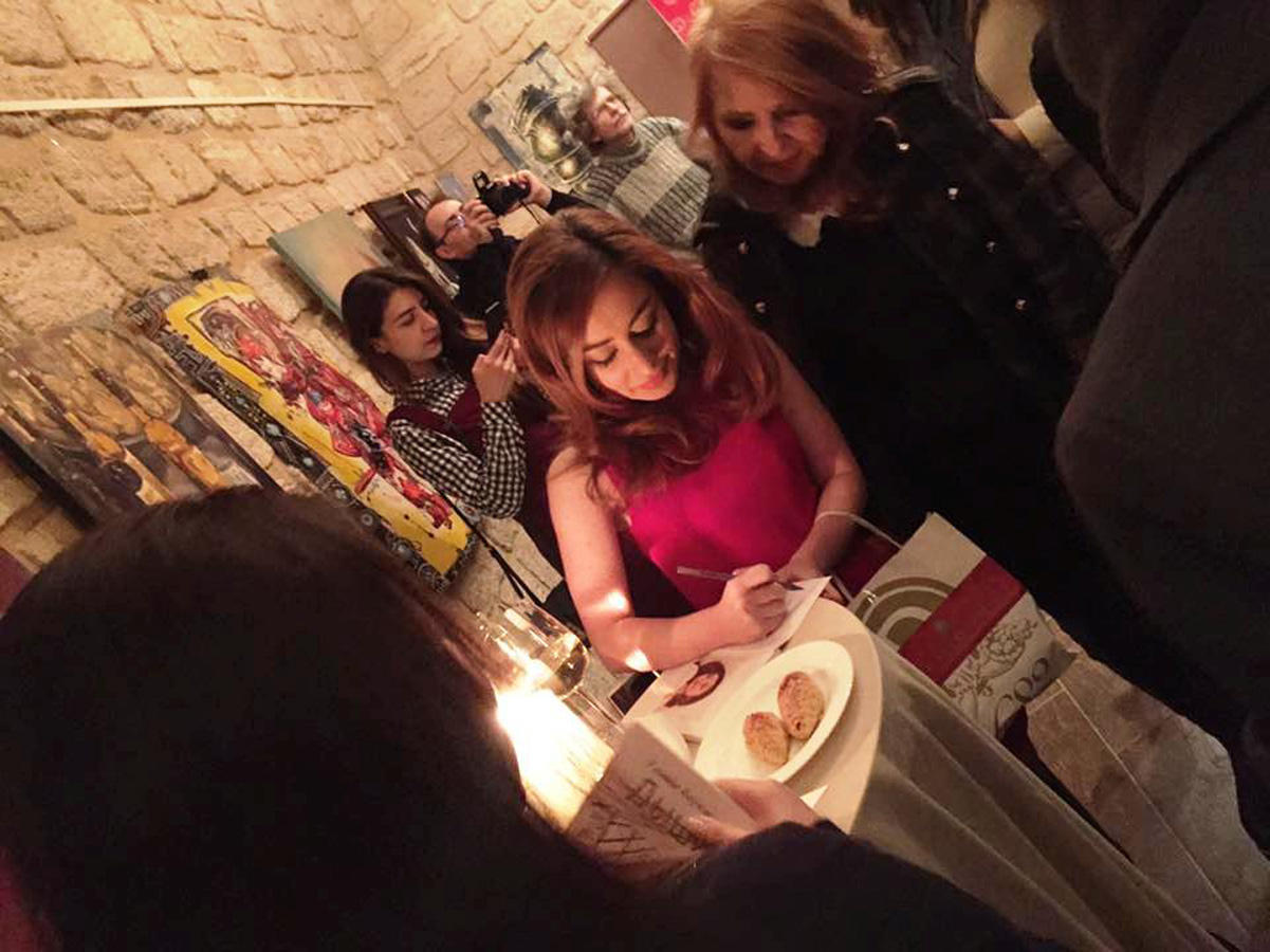 "Дыши": любовная лирика Ульвии Ахундовой (ФОТО)