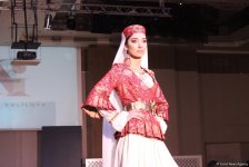 Потрясающее дефиле Тюркской национальной одежды в Баку - традиции и современность (ВИДЕО,ФОТО)