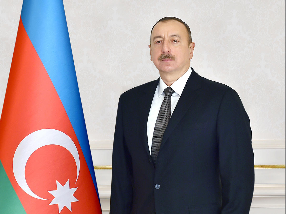 Президент Ильхам Алиев поздравил ирландского коллегу