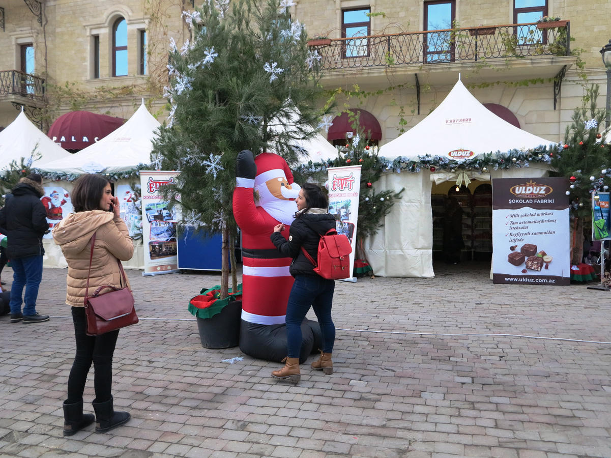 Новогодняя ярмарка в Баку – поездка в Стамбул, самое лучшее письмо Деду Морозу (ФОТО)