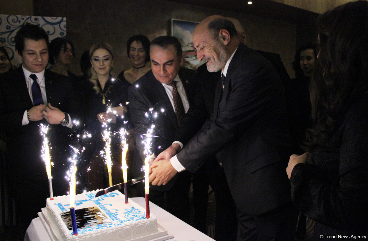 Потрясающее дефиле Тюркской национальной одежды в Баку - традиции и современность (ВИДЕО,ФОТО)