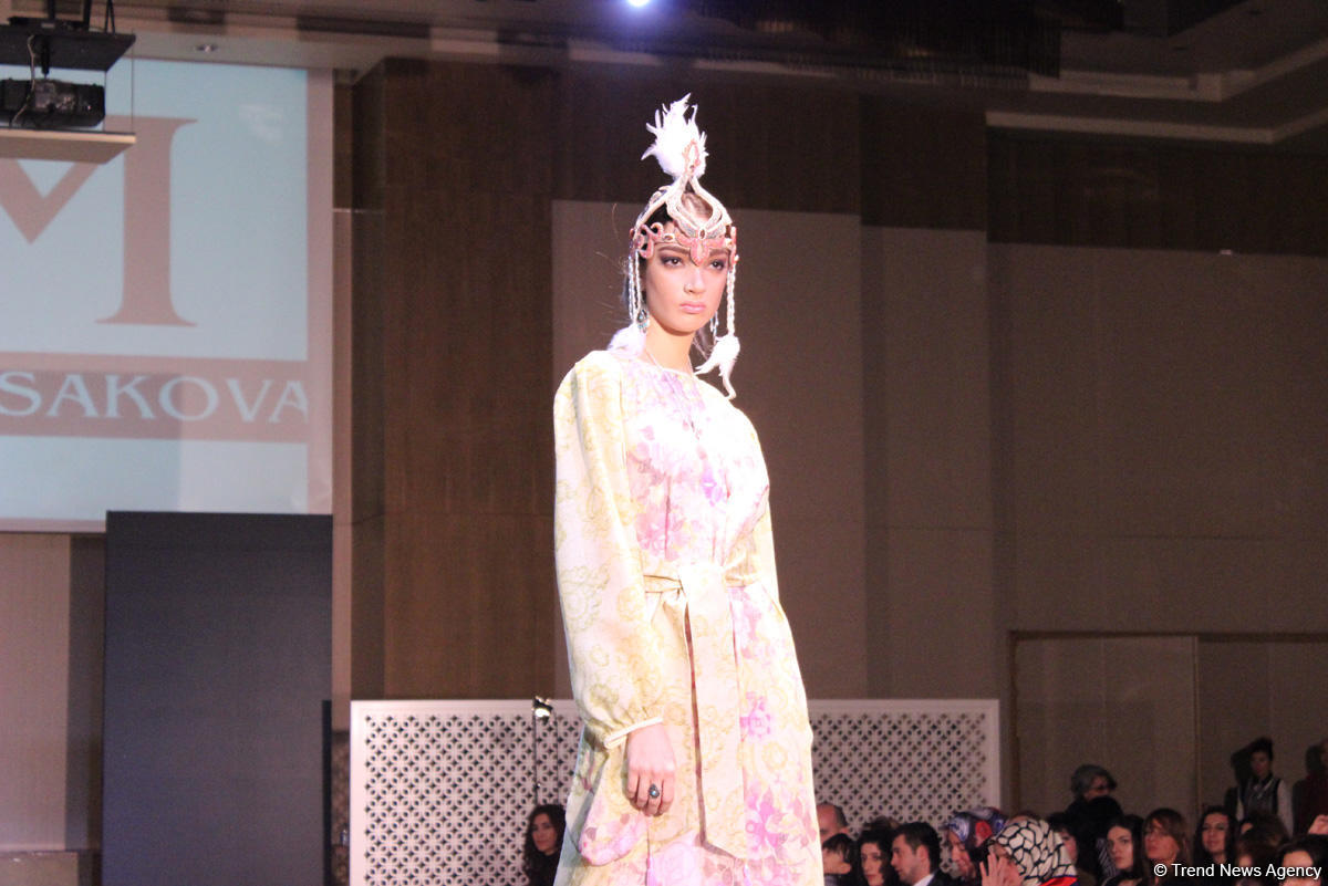 Потрясающее дефиле Тюркской национальной одежды в Баку - традиции и современность (ВИДЕО,ФОТО)