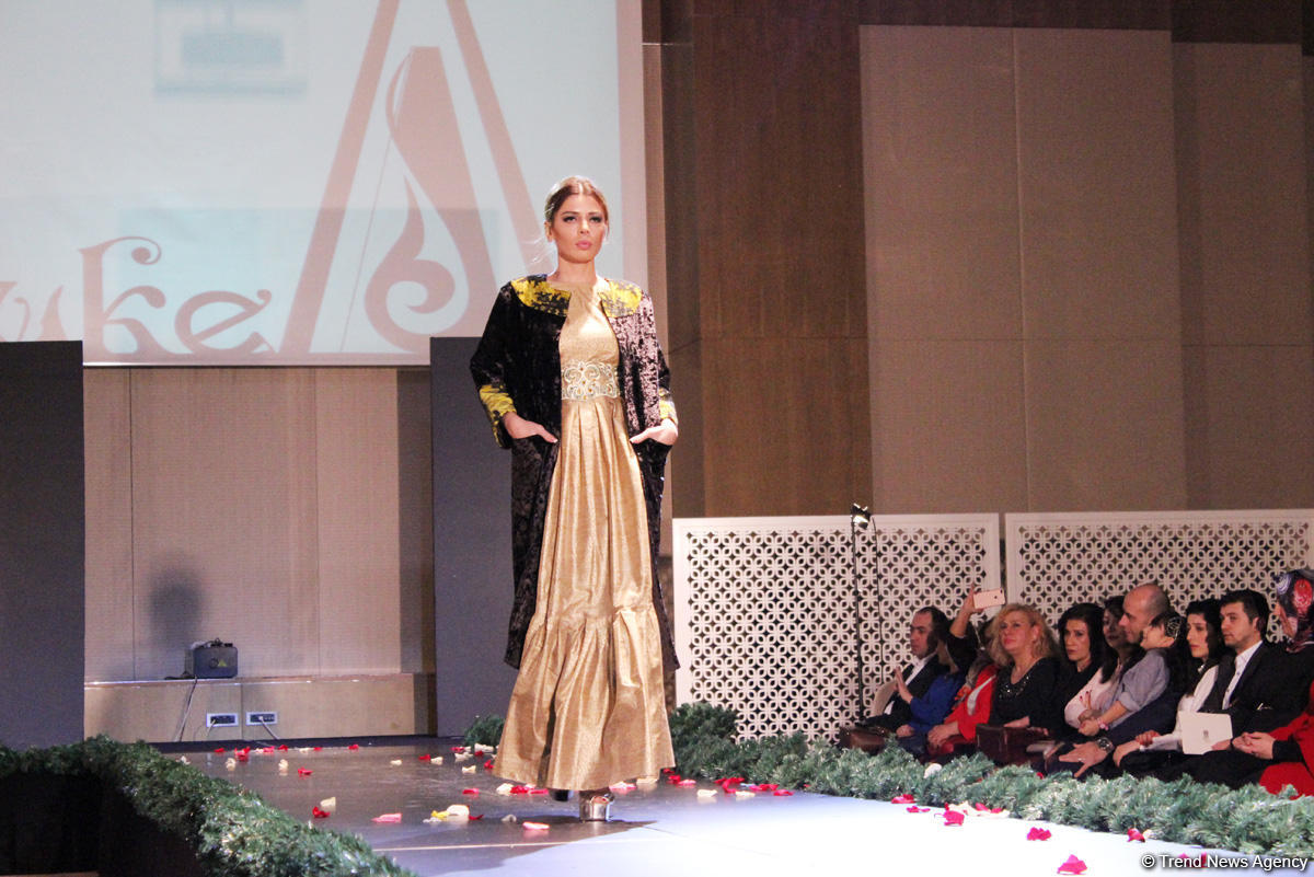 Потрясающее дефиле Тюркской национальной одежды в Баку - традиции и современность (ВИДЕО,ФОТО)