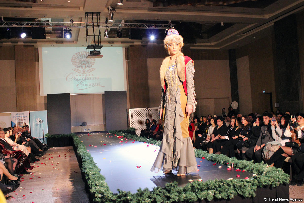 Потрясающее дефиле Тюркской национальной одежды в Баку - традиции и современность (ВИДЕО,ФОТО)