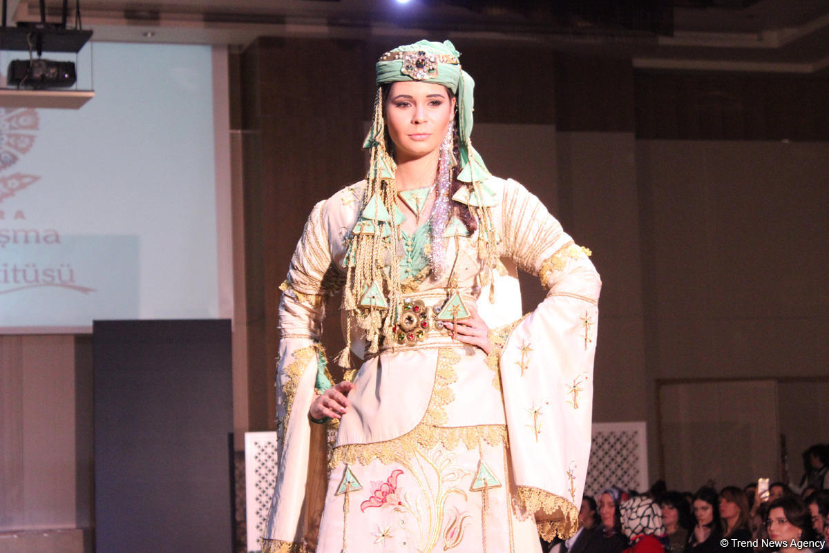 Потрясающее дефиле Тюркской национальной одежды в Баку - традиции и современность (ВИДЕО,ФОТО)